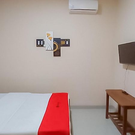 Отель Reddoorz Syariah Near Tugu Lampu Gentur Чианджур Экстерьер фото