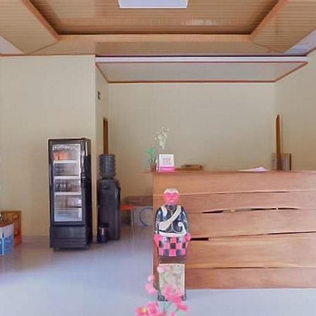 Отель Reddoorz Syariah Near Tugu Lampu Gentur Чианджур Экстерьер фото