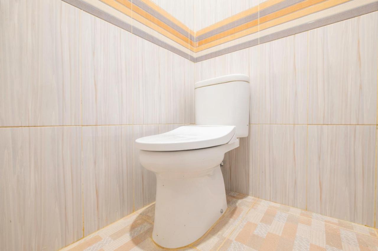 Отель Reddoorz Syariah Near Tugu Lampu Gentur Чианджур Экстерьер фото
