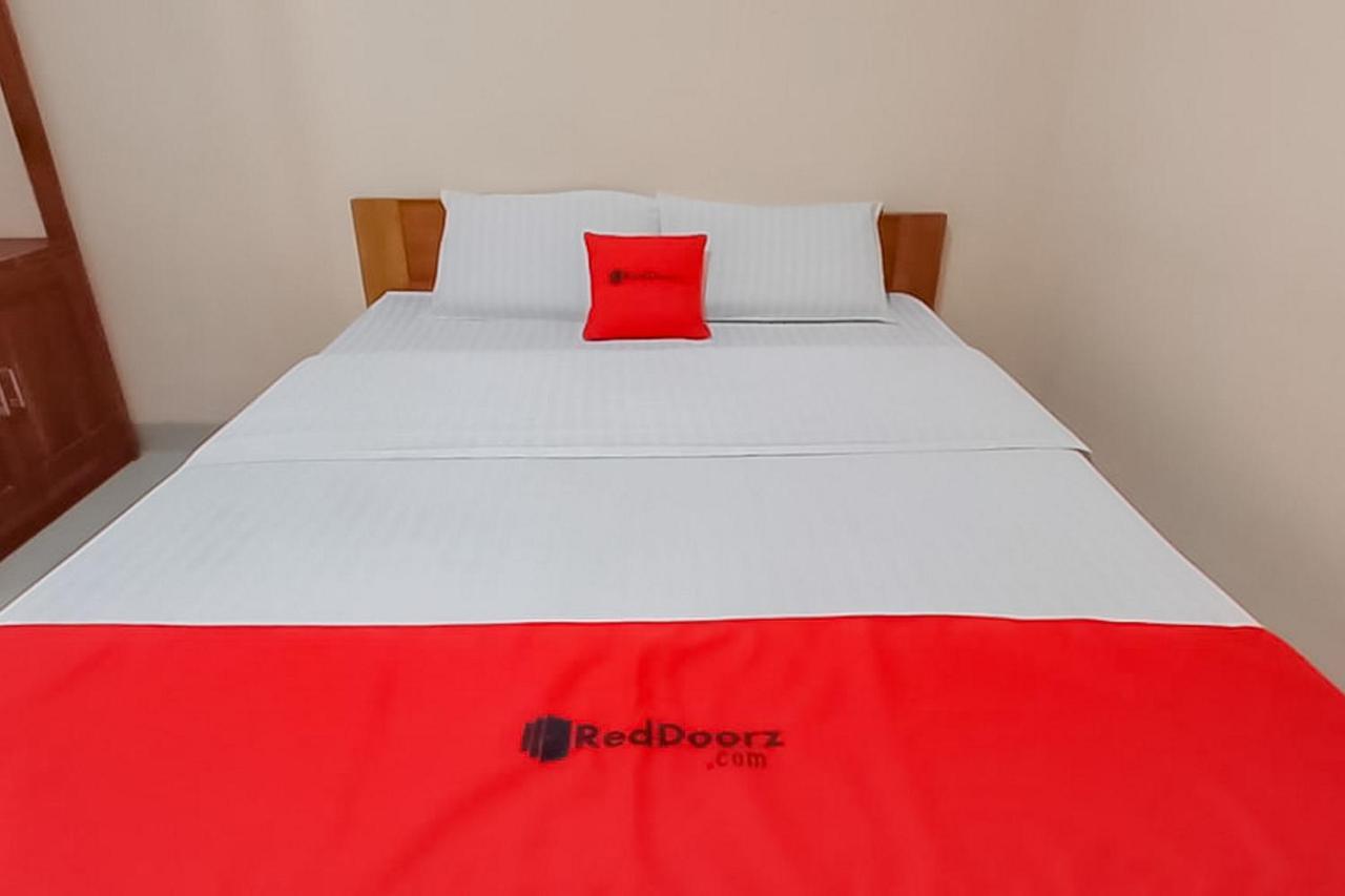 Отель Reddoorz Syariah Near Tugu Lampu Gentur Чианджур Экстерьер фото