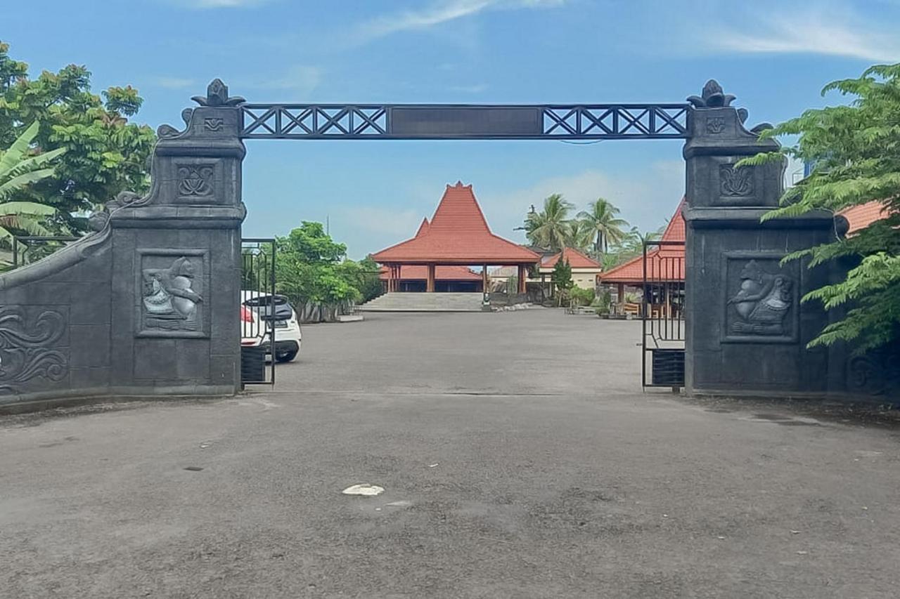 Отель Reddoorz Syariah Near Tugu Lampu Gentur Чианджур Экстерьер фото