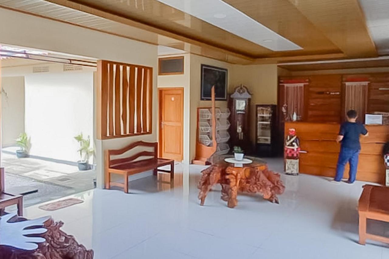 Отель Reddoorz Syariah Near Tugu Lampu Gentur Чианджур Экстерьер фото