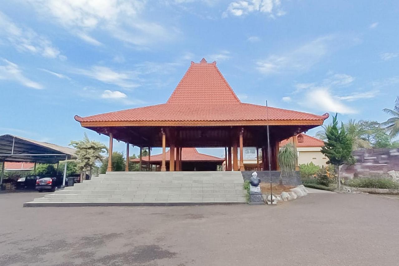 Отель Reddoorz Syariah Near Tugu Lampu Gentur Чианджур Экстерьер фото