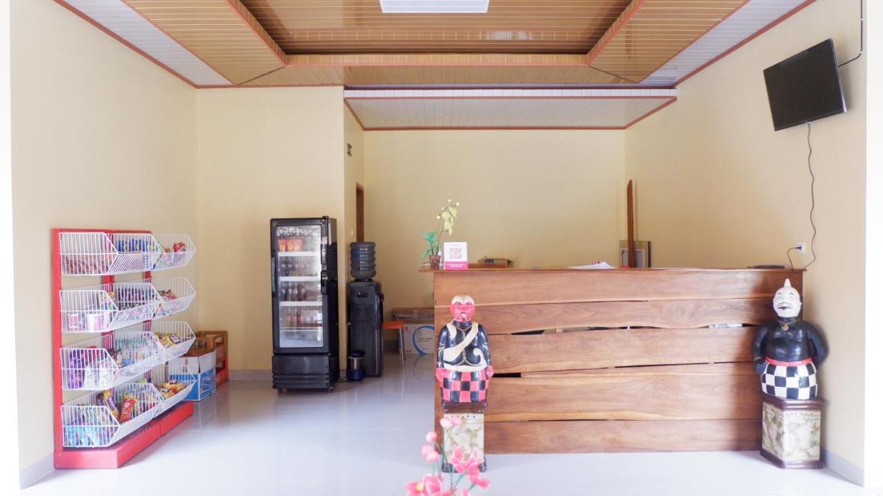 Отель Reddoorz Syariah Near Tugu Lampu Gentur Чианджур Экстерьер фото