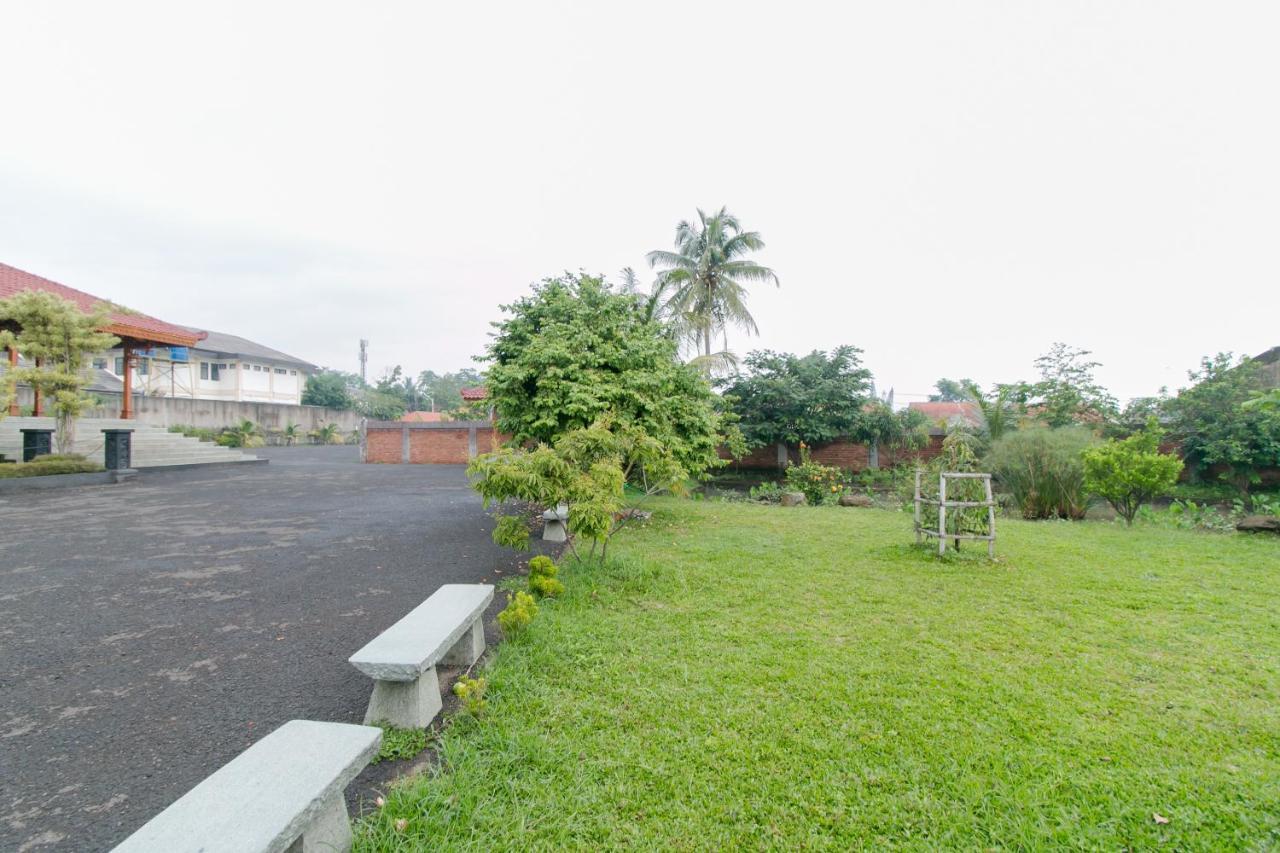 Отель Reddoorz Syariah Near Tugu Lampu Gentur Чианджур Экстерьер фото