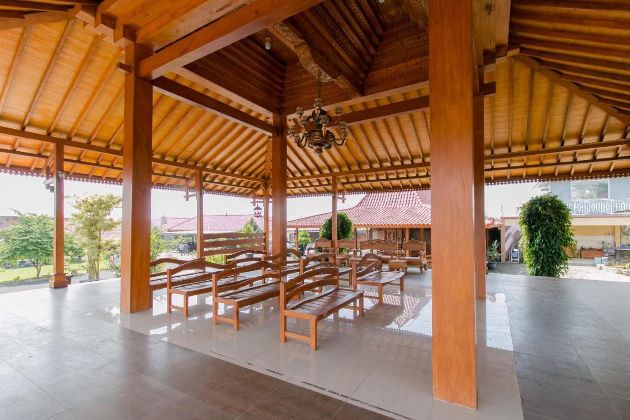 Отель Reddoorz Syariah Near Tugu Lampu Gentur Чианджур Экстерьер фото
